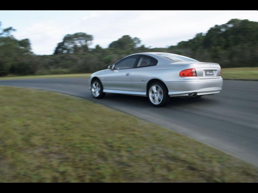  Holden Monaro CV8 2003 года  (фото 2 из 32)
